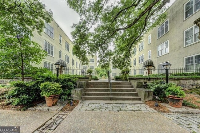 Building Photo - 28 Collier Rd NW