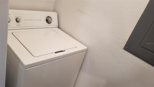 Building Photo - 2000 Erving Cir