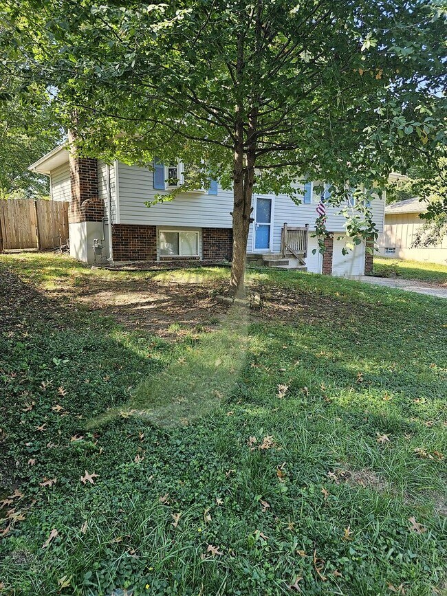 Building Photo - BEAUTIFUL UPDATES!!