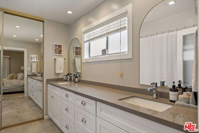 Building Photo - 1338 Harvard St