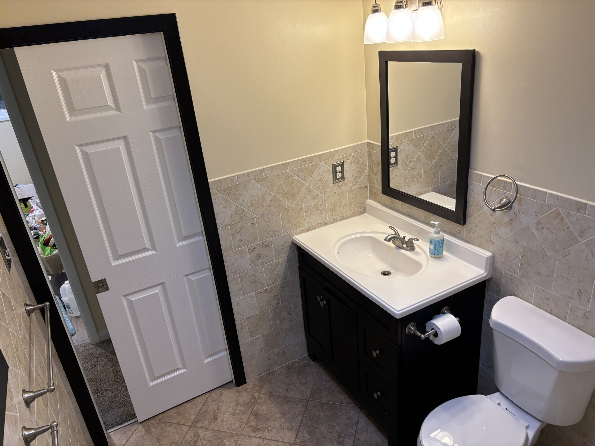Upstairs Bathroom - 48 Hope Rd