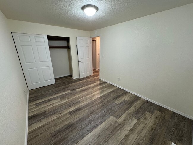 Building Photo - 306 S 20th St