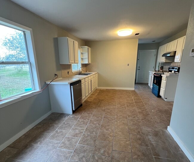 Building Photo - 850 NE Acc Rd