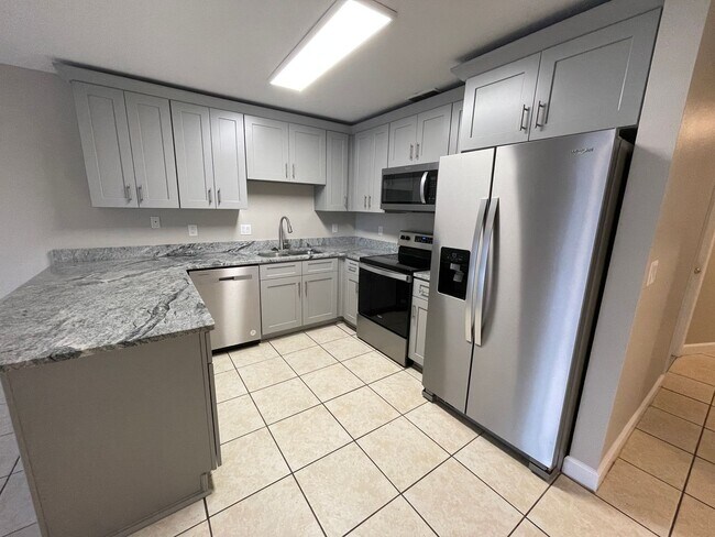 Building Photo - NEWLY RENOVATED 3/2 Duplex near Sleepy Hollow Sports Complex in Leesburg