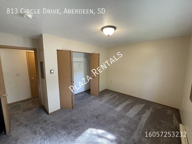 Building Photo - 213 13th Ave E