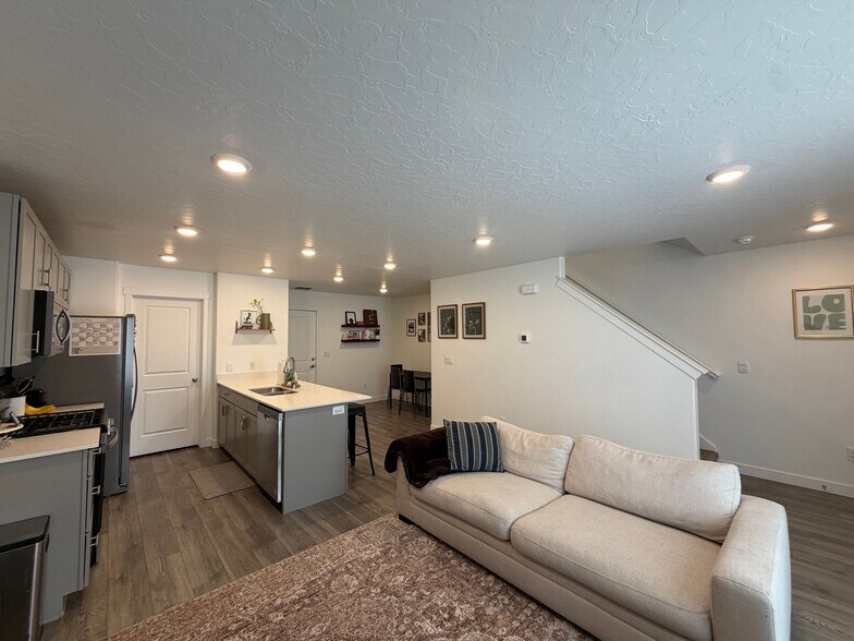 Building Photo - 652 N Canvasback Dr