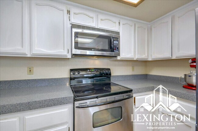 Building Photo - Gorgeous, 4BD/3BA, Home in Esteemed Laguna Neighborhood, Elk Grove, near Kloss Park!