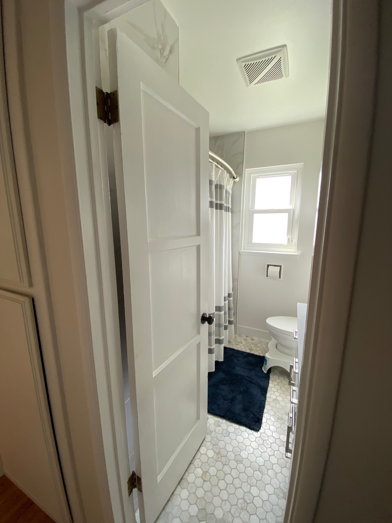 Building Photo - 1466 N Caswell Ave