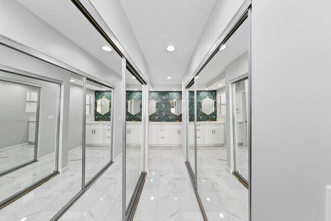 Building Photo - Modern Eco-Friendly Oasis in Central San D...