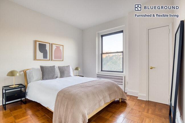 Building Photo - 952 5th Ave