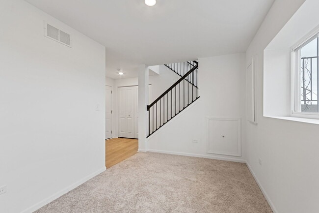 Building Photo - 25644 W Yorkshire Dr