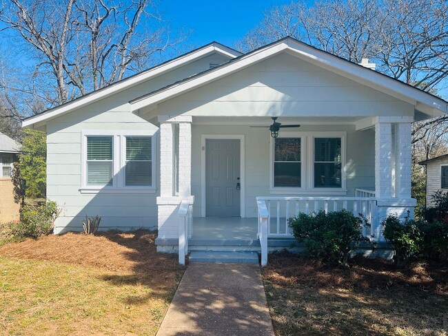 Primary Photo - Adorable cottage style home with large fen...