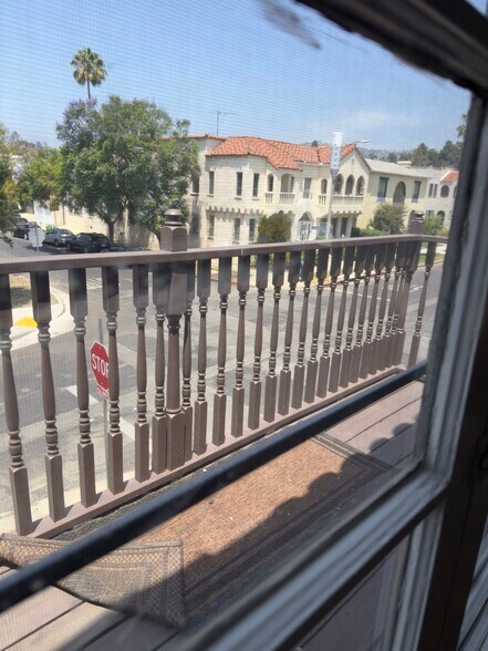 Balcony - 464 N Spaulding Ave
