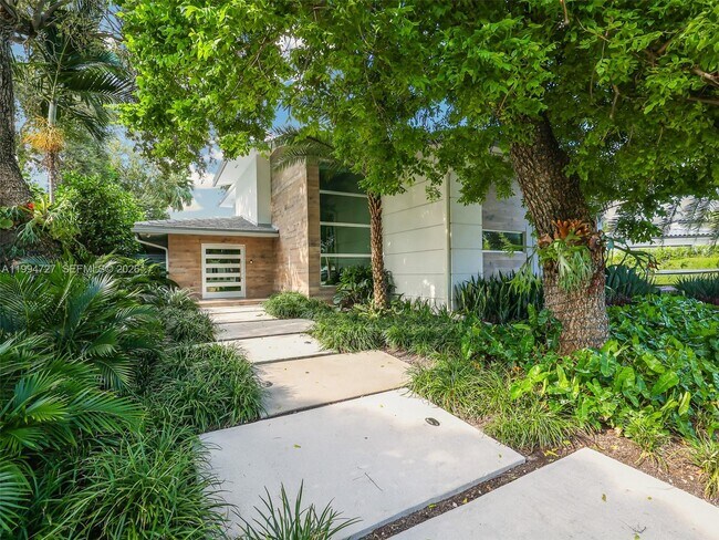 Building Photo - 79 Shore Dr W