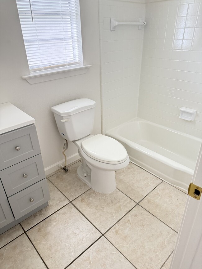 Building Photo - 6484 Park Manor Dr