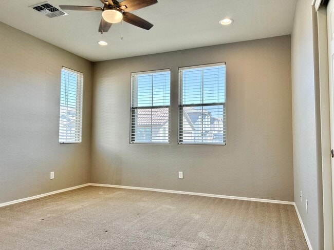 Building Photo - 152 N 56th Pl