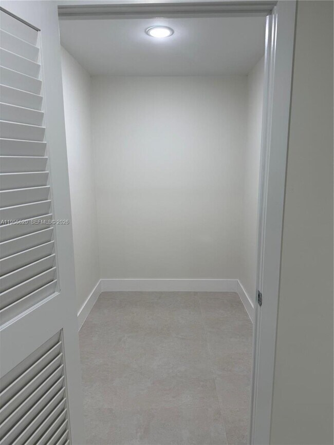 Building Photo - 8005 Lake Dr