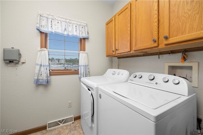 Building Photo - 4591 S Memorial Shoreway Dr