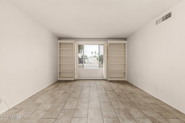 Building Photo - 1976 E Del Sur Dr