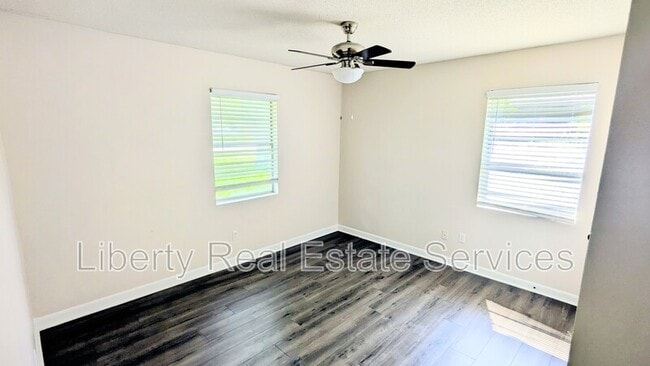 Building Photo - 820 Kelly Dr