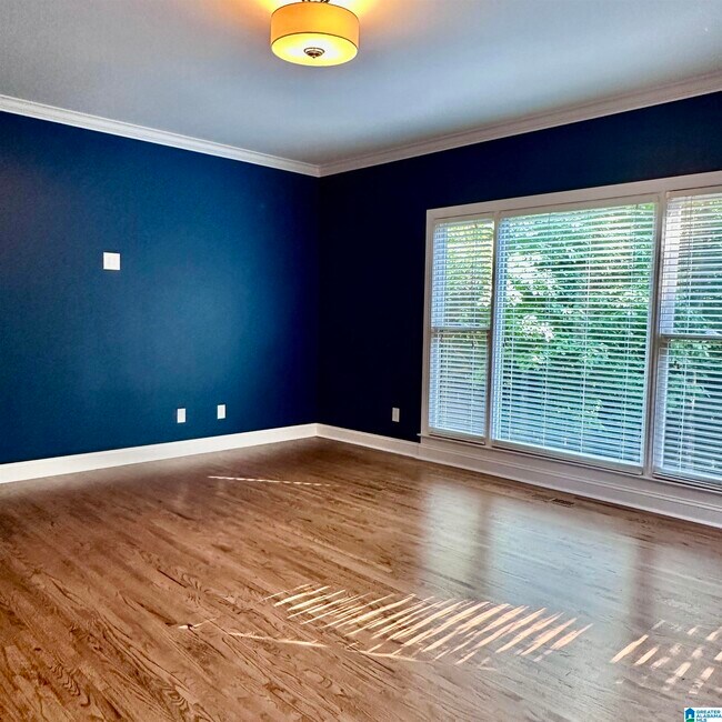 Building Photo - 5982 Valley Way