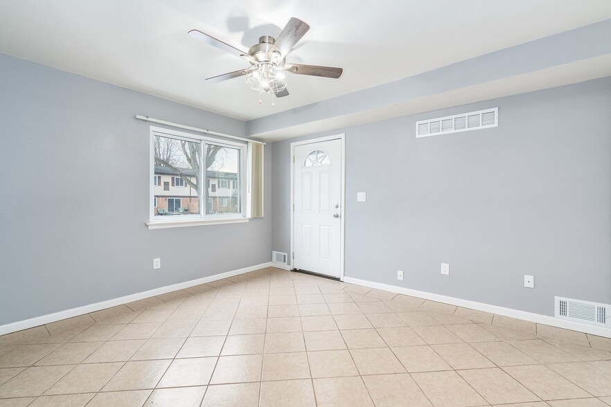 Building Photo - 41125 S Woodbury Green Dr