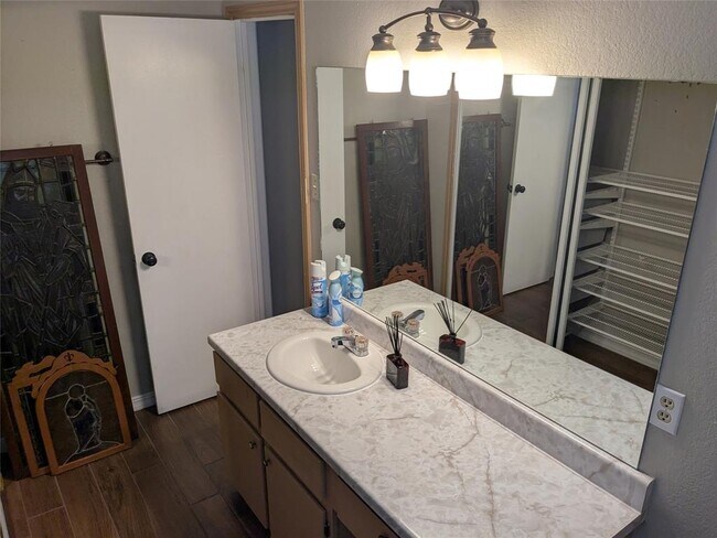 Building Photo - 2502 Charla Cir