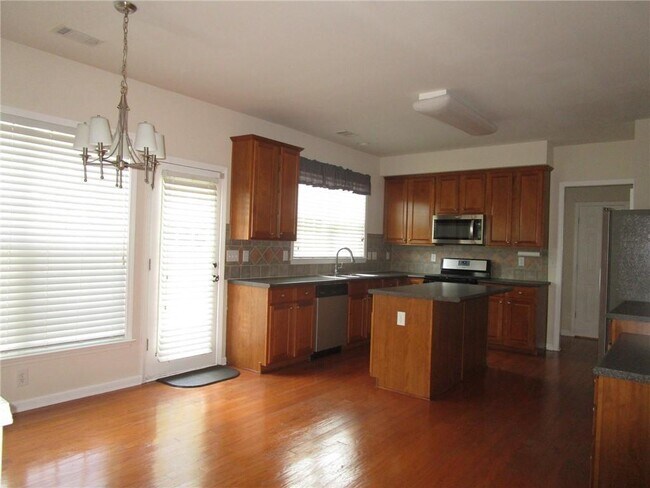 Building Photo - 2272 Young America Dr NE