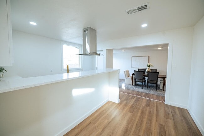 Building Photo - Modern Chic 3 Bedroom W/ Flex Space!