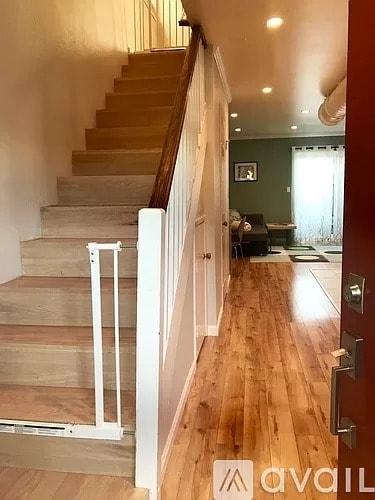 Building Photo - 827 Villa Ave