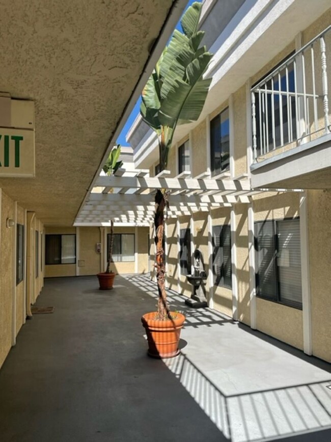 Building Photo - Nice 2 Bed 2 Bath Condo for lease with Par...