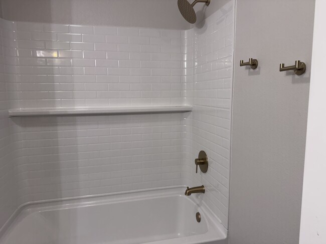 Building Photo - 520 Thicket Dr