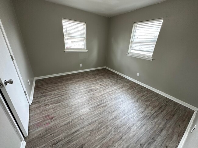 Building Photo - 6921 Redwood Dr