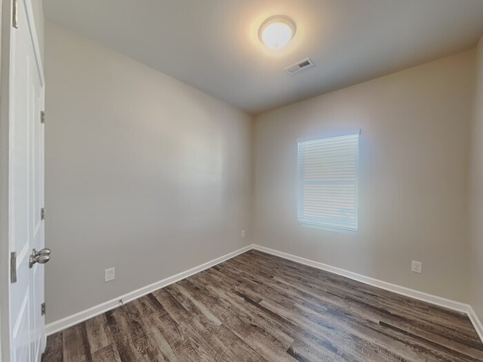 Building Photo - 1041 Cloverdale CT
