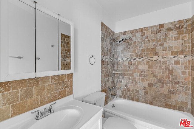 Building Photo - 1800 N Harvard Blvd