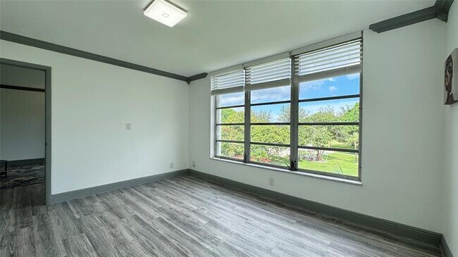 Building Photo - 2650 S Course Dr