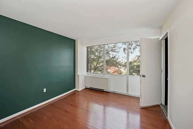Building Photo - One month free rent with a lease start date on or before February 28th, 2026! 1 bedroom 1 bathroo...