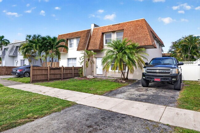 Building Photo - 5424 SW 44th Terrace