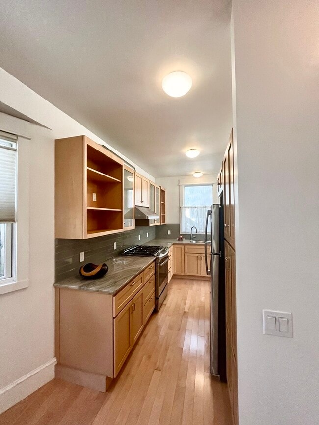 Building Photo - 3918 Webster St