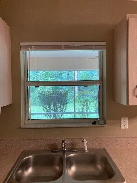 Building Photo - 6 Pony Ln