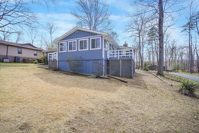 Building Photo - 306 Happy Creek Rd