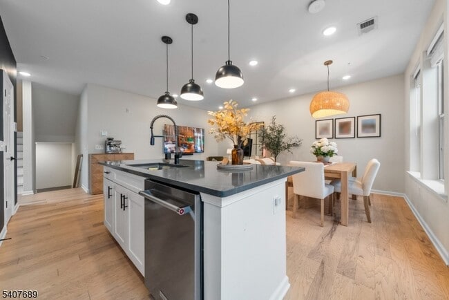 Building Photo - 105 Robeson St