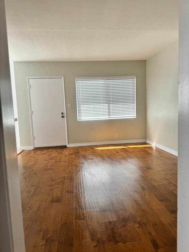 Building Photo - 1 BDRM, 1 BA WITH PARKING (PICTURES COMING...