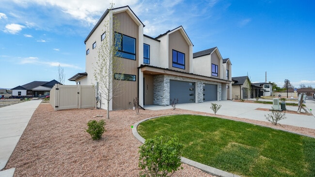 Building Photo - 353 Toms Cyn Dr