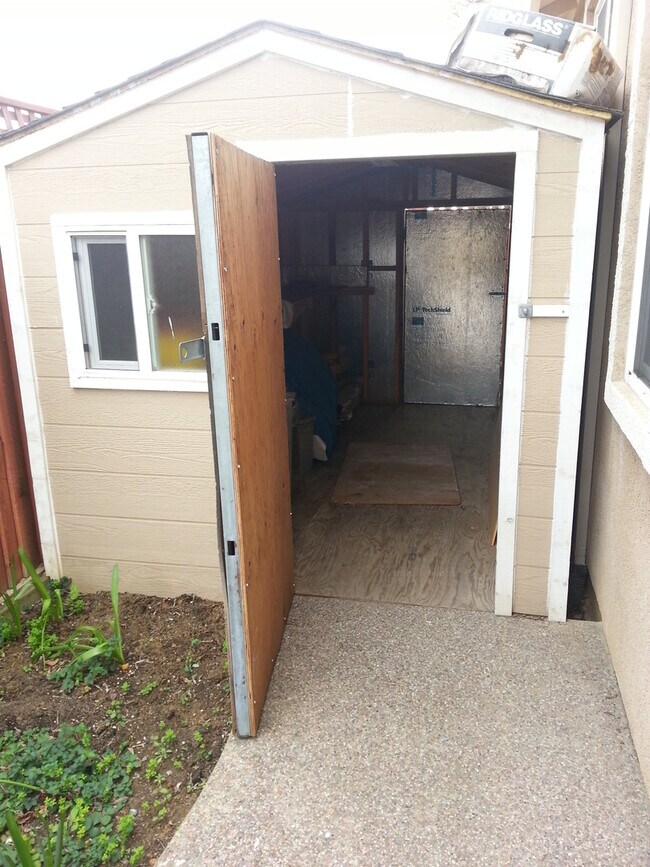 Building Photo - Lovely 5 bedroom Antioch Home