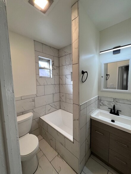 Building Photo - 1530 S Bailey St