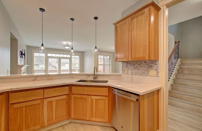 Building Photo - Beautiful 2 Story Town Home - Riverview Terrace Washougal!