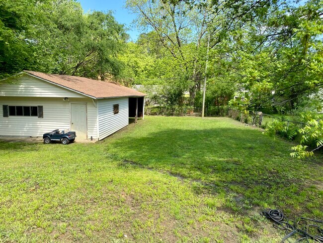 Building Photo - 236 Kent Dr