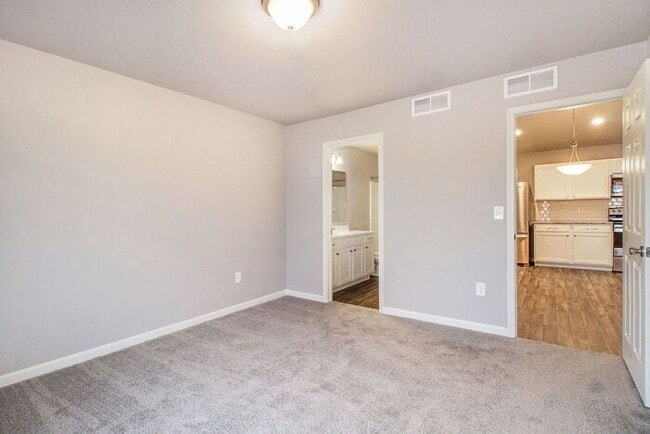 Building Photo - 16557 Charles Town Dr