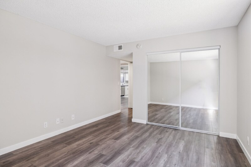 Building Photo - 507 E Cedar Ave